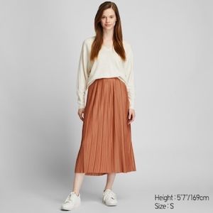 UNIQLO Women’s Pleated Jersey Long Skirt